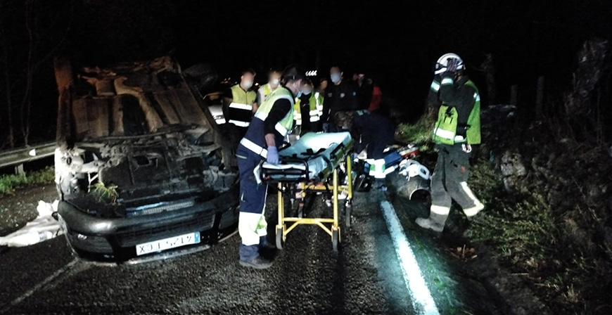 Fallece un hombre de 72 aos tras volcar su vehculo en la CA-261, en Arredondo