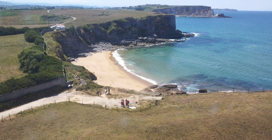 Fallece un hombre en la playa de Arnillas