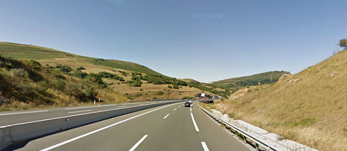 Fallece un hombre tras sufrir una salida de va en la A-67, a la altura de Pesquera