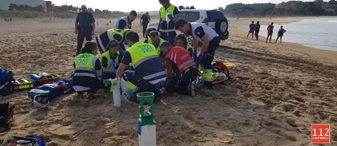 Fallece una mujer holandesa en la playa de Joyel, en Noja