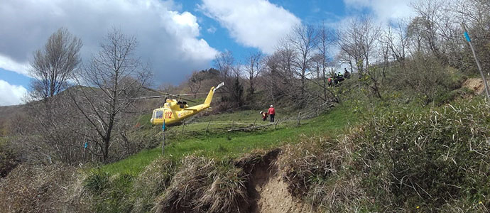 Fallece una nia de tres aos y un adulto resulta herido grave tras volcar un tractor en Collado de Cieza 