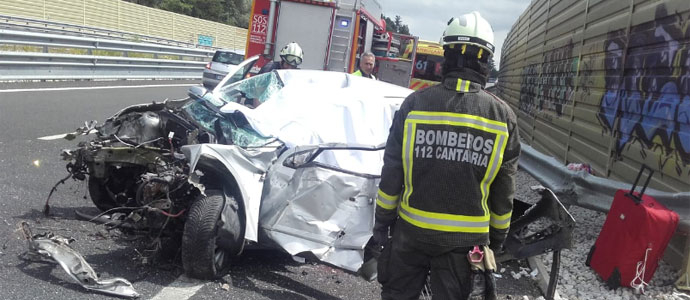 Fallece una persona y dos resultan heridas en un accidente en la A-8