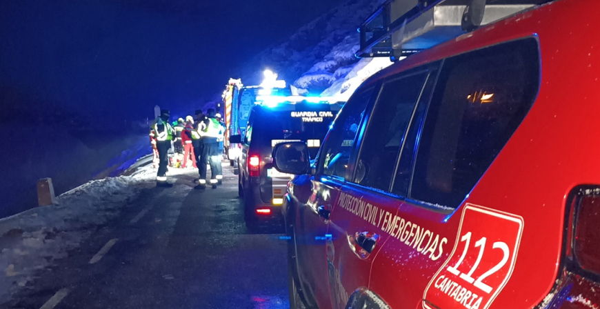 Fallecen cuatro personas tras salirse de la calzada el vehculo en el que viajaban y despearse en Lunada