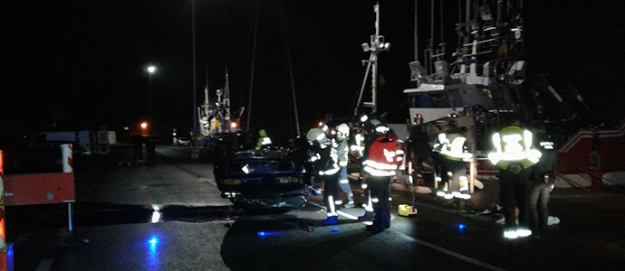 Fallecen dos jvenes al caer su coche al mar en el Puerto Deportivo de Laredo