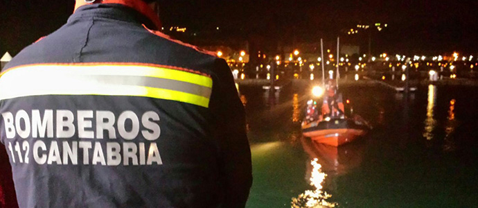 Fallecen dos jvenes al caer su coche al mar en el Puerto Deportivo de Laredo