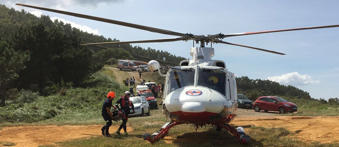 Fallecen dos personas al precipitarse su coche por un acantilado de Galizano
