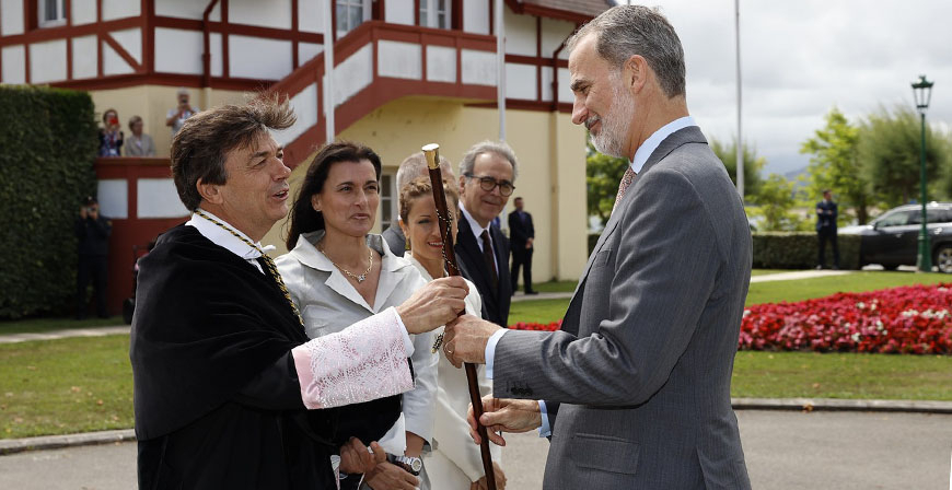Felipe VI visita el Puerto de Santander y el Palacio de La Magdalena