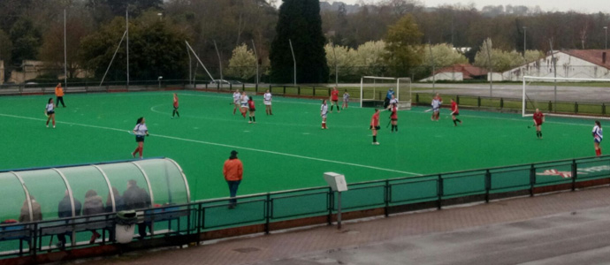 Las fminas del CRC disputaron un partido de hockey en Asturias