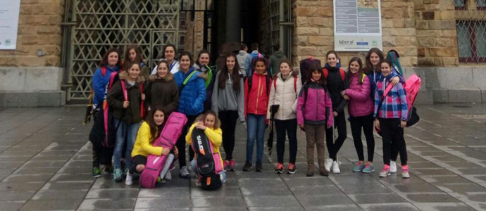 Las fminas del CRC disputaron un partido de hockey en Asturias