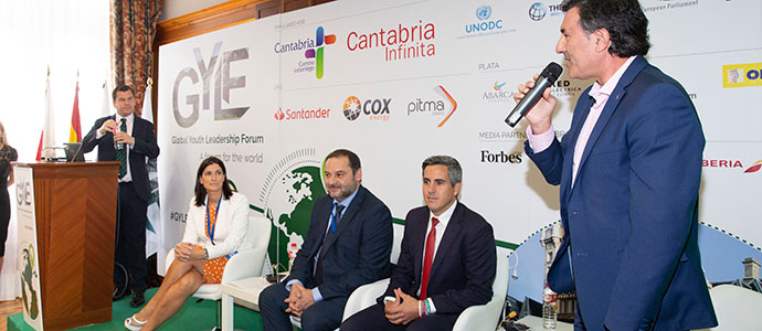 Fernndez Maanes llama a los jvenes a implicarse en la defensa de los derechos humanos