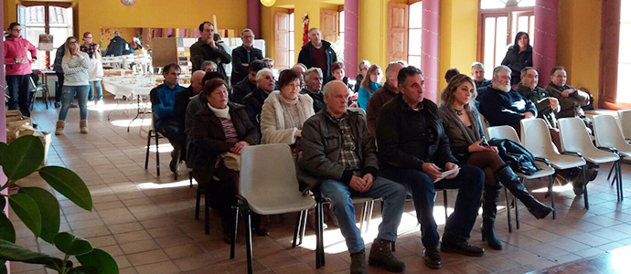Fernndez expone a los pedneos las actuaciones del ao y recoge sugerencias para 2018
