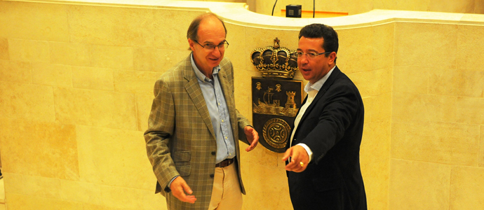 Fernando Jess Manzano visita el Parlamento de Cantabria