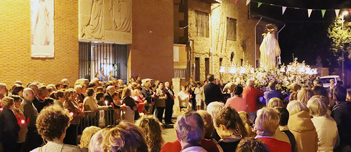 Fieles a la Virgen del Carmen