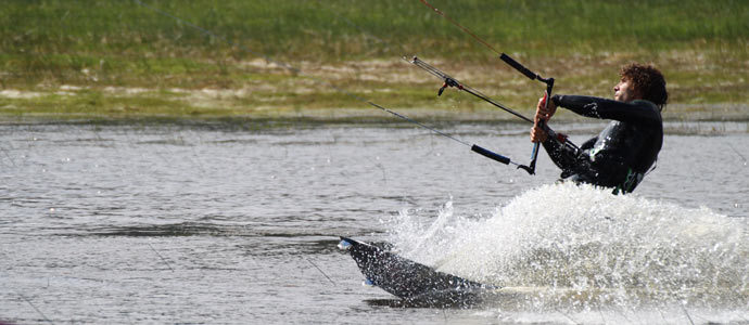 Fiesta del kitesurf en el Pantano del Ebro