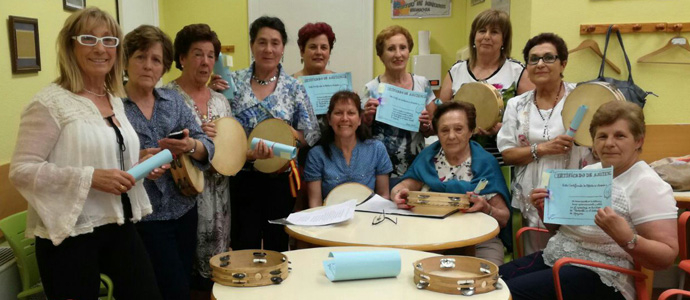 Fin de curso para las pandereteras del Centro Social de Mayores de Reinosa