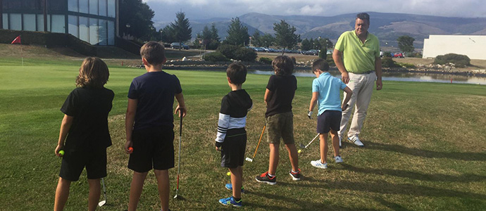 Finaliza el cursillo de verano para nios organizado por el Club de Golf Nestares