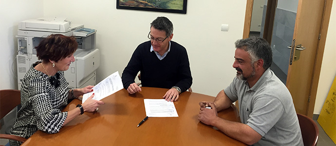  Firmado el convenio para la gestin del cementerio municipal