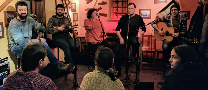 La Flor y los Romeros abri el 'Noviembre...FolkQueS!' en el Espoln 