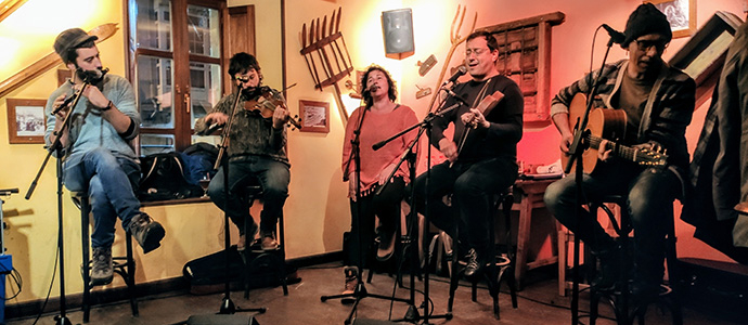 La Flor y los Romeros abri el 'Noviembre...FolkQueS!' en el Espoln 