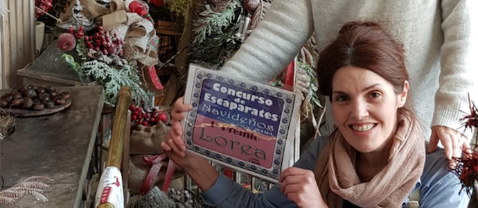 Flores Lorea gana el primer premio del Concurso de Escaparates de Aguilar 