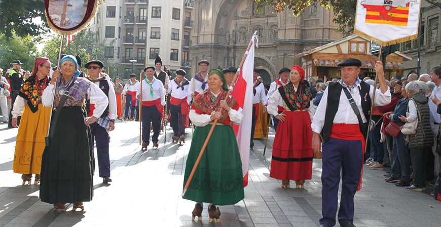 El folclore campurriano, protagonista en la Ofrenda de Frutos a la Virgen del Pilar