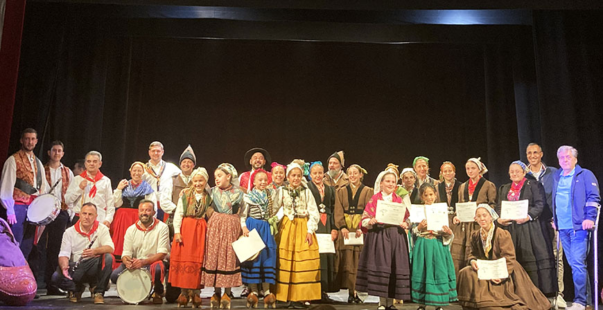 El folclore se mide en el Teatro Principal