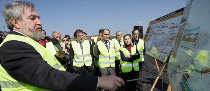 Fomento asegura que las obras de la A-8 