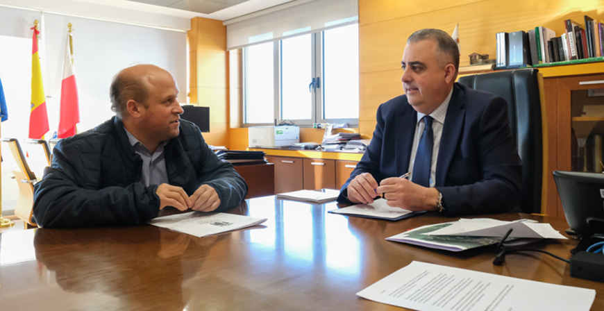Fomento ejecutar la II fase del saneamiento del barrio La Collada y cubrir un parque infantil