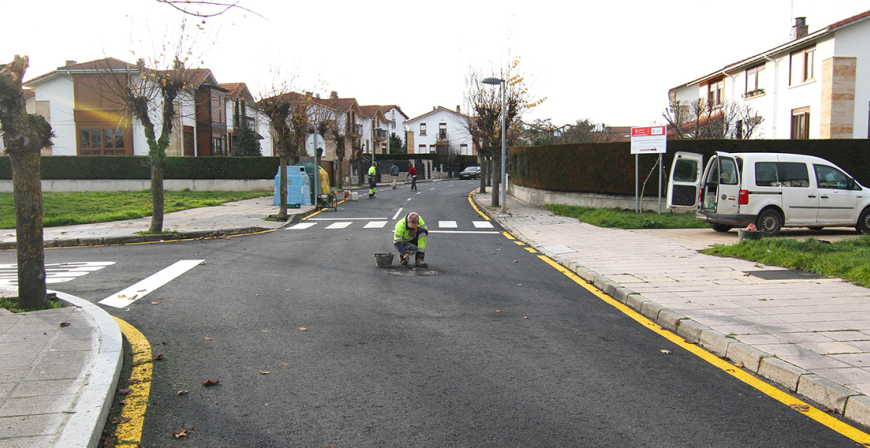 Fomento invierte 41.000 euros en renovar el asfaltado de la calle Emilio Valle de Reinosa