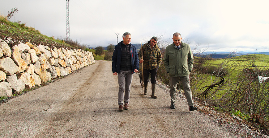Fomento invierte 46.000 euros en la mejora del camino entre Aradillos y Morancas 