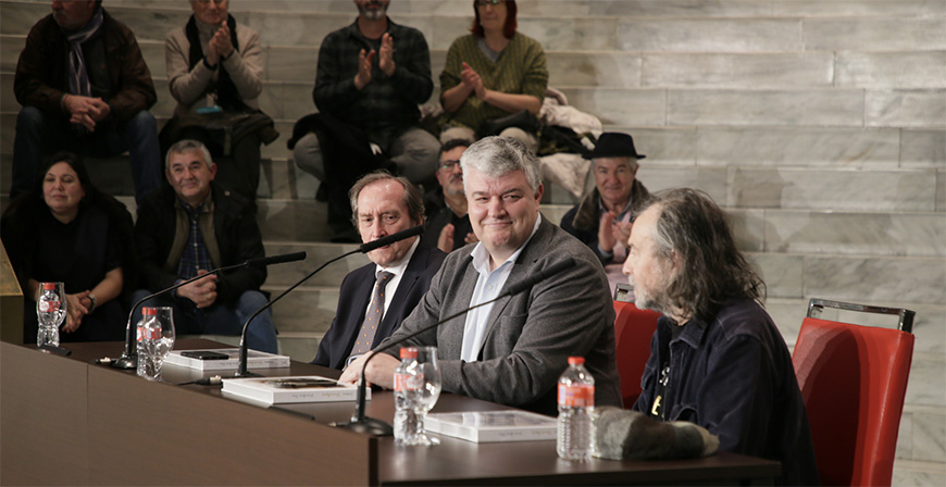 El fot�grafo c�ntabro Vicente Ansola presenta el libro 'Tierra de Anjanas'