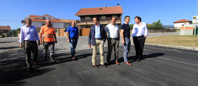 Francisco Rodrguez visita las obras de mejora de viales en Campoo de Enmedio