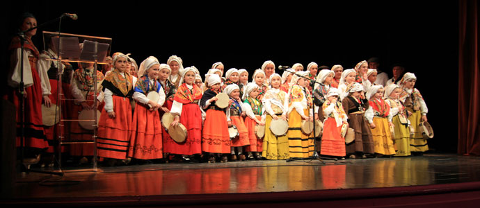 Fresno del Ro lleva el folclore al Teatro Principal