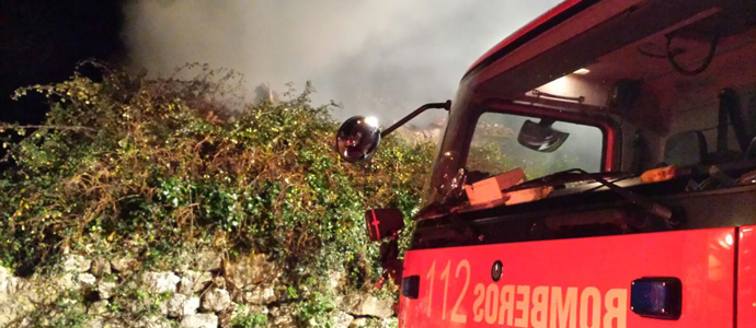 El fuego devora una cuadra en Rionansa