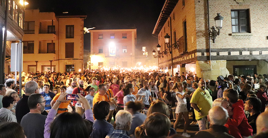 Fuego y espectculo para empezar las fiestas de Aguilar