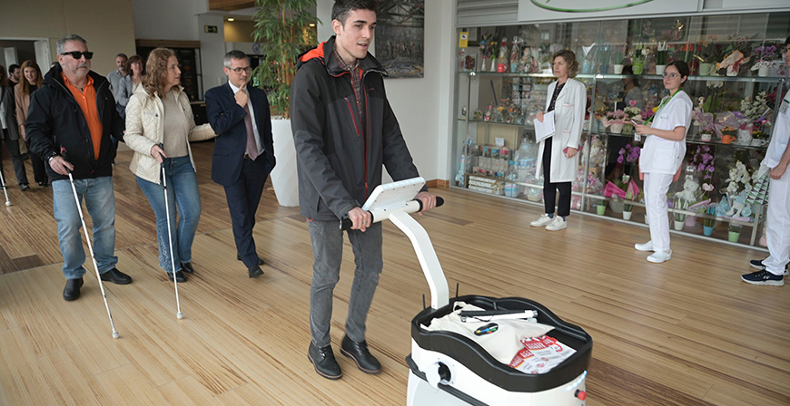 La Fundaci�n ONCE prueba en Valdecilla uno de sus robots de asistencia a personas con discapacidad 