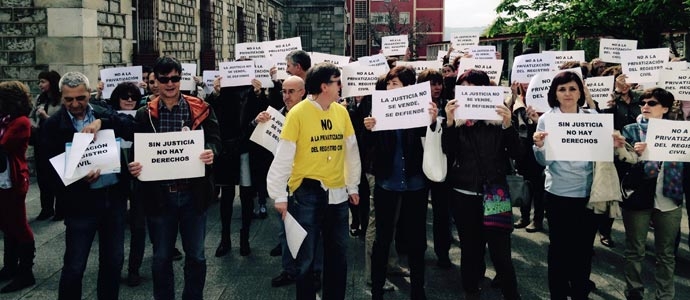Los funcionarios de Justicia protestan contra la privatizacin del Registro Civil