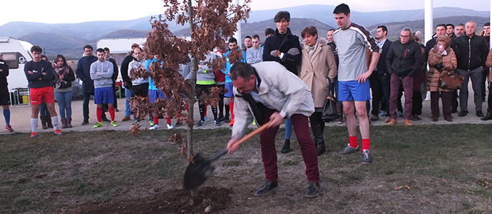 El ftbol sala federado de Reinosa homenajea a Chiqui Muoz