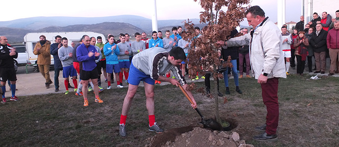 El ftbol sala federado de Reinosa homenajea a Chiqui Muoz