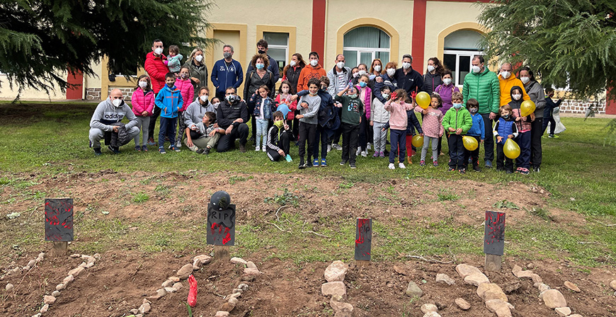 Gamesa Electric clausura el huerto ecolgico comunitario con una fiesta de Halloween anticipada