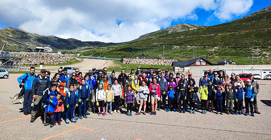 Gamesa Electric limpia la basuraleza de Alto Campoo