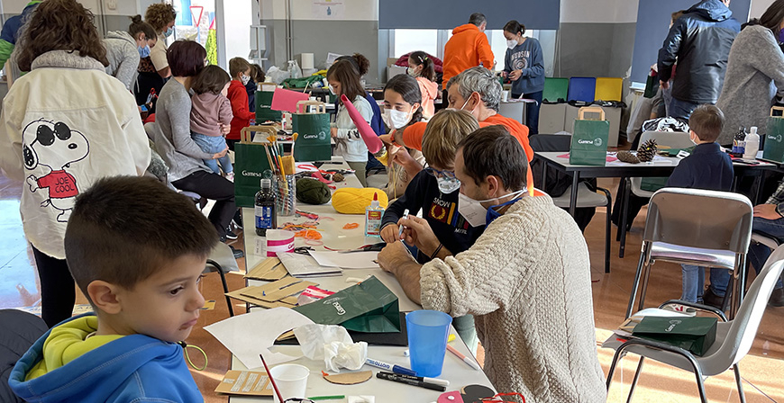 Gamesa Electric recibe la Navidad con campaas solidarias y talleres decorativos 