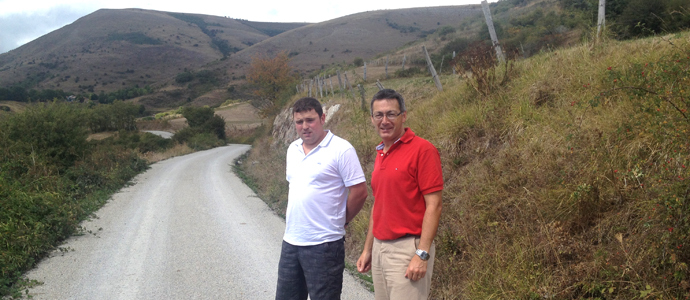 Ganadera acondiciona el vial entre Fontecha y Camino