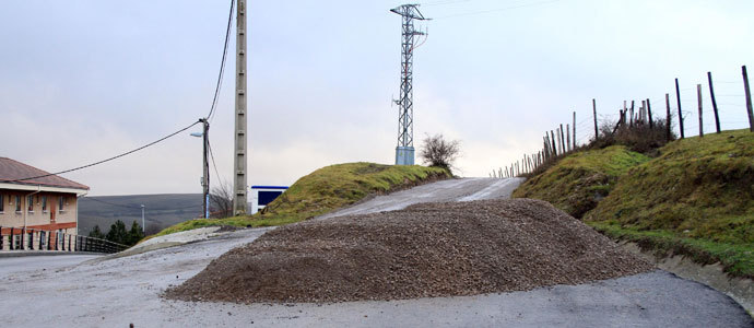 Ganadera financia la mejora del camino al monte Cal
