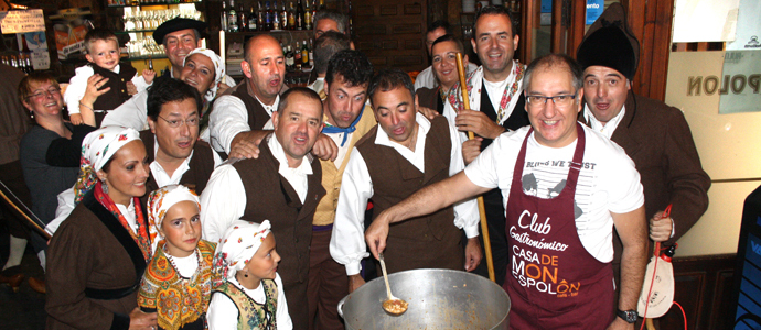 Gastronoma y folclore en el Espoln