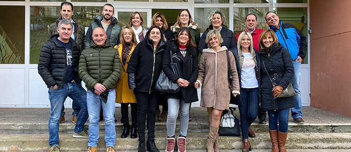La generacin de 1974 del Colegio Pblico Valdeolea celebraron un encuentro de hermandad