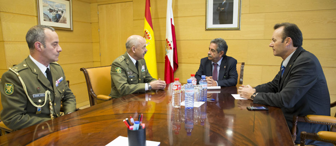 El general jefe Francisco Javier Abajo, responsable de la zona norte, pasa a la reserva
