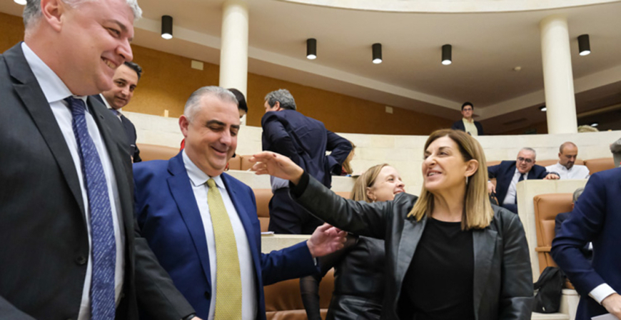 El Gobierno de Buruaga logra que el Parlamento apruebe el segundo presupuesto de la legislatura