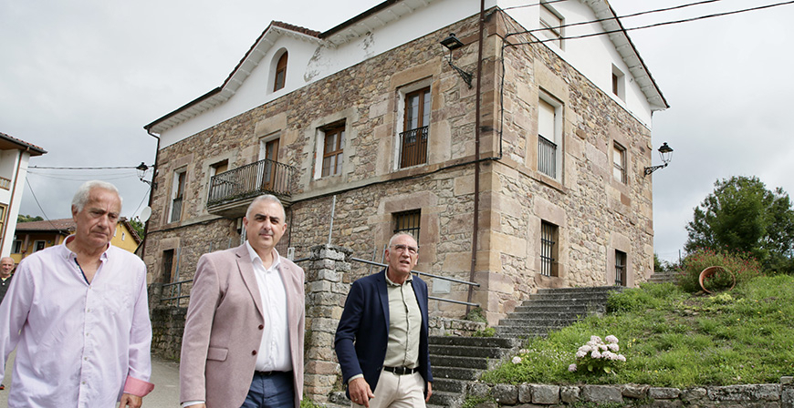 El Gobierno de Cantabria destinar 450.00 euros en convertir las antiguas escuelas de Pesquera en cuatro viviendas en rgimen de 