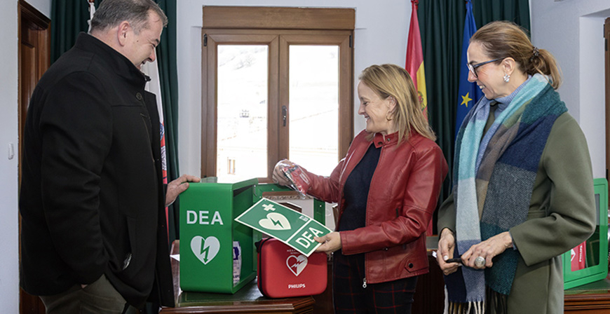 El Gobierno de Cantabria dota a San Miguel de Aguayo con dos nuevos desfibriladores externos autom�ticos